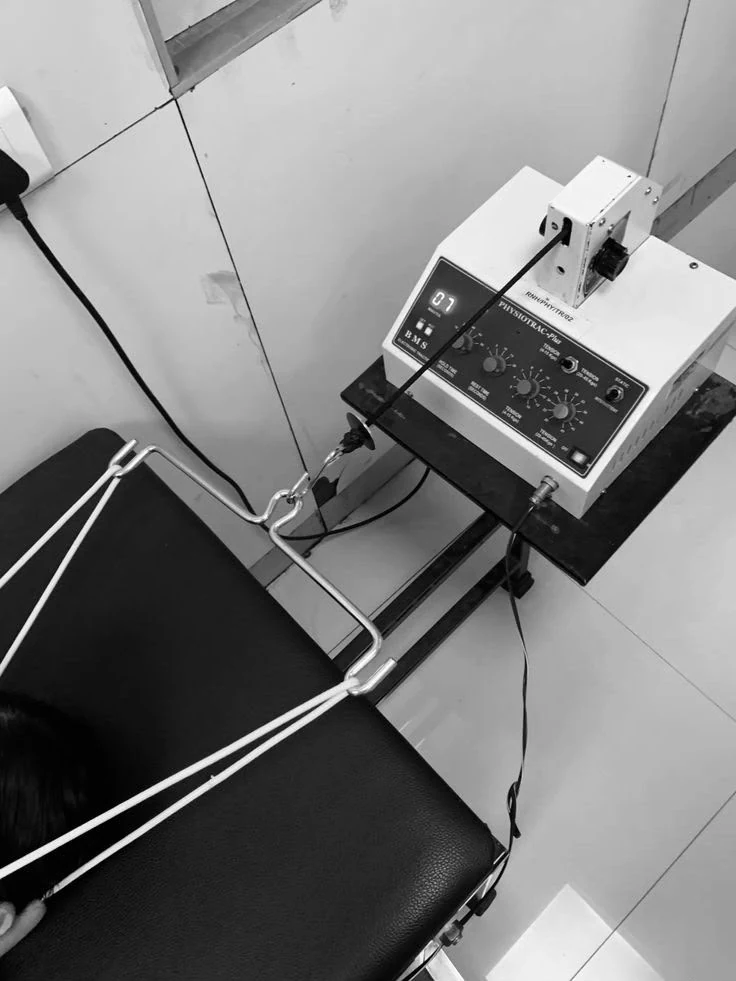 Traction therapy equipment in a physiotherapy setting